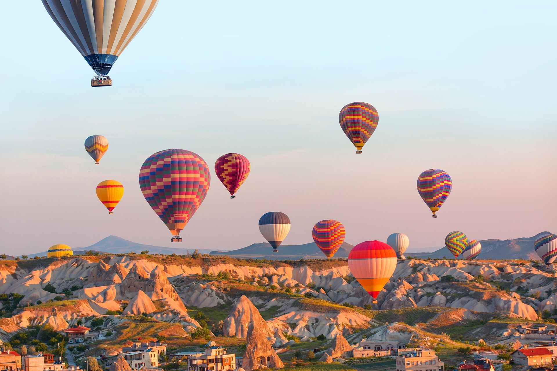 Hot air balloon festival kicks off in Turkey's famed Cappadocia Winning